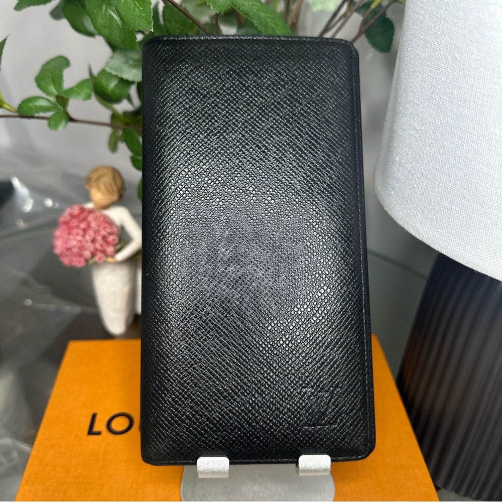 LOUIS VUITTON Porte Valeurs Carte Credit Long Wallet Taiga Leather